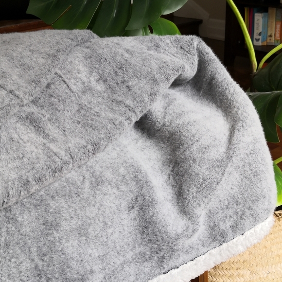 Sherpa fleece Queen size blankets / throws - Picture 5 of 5